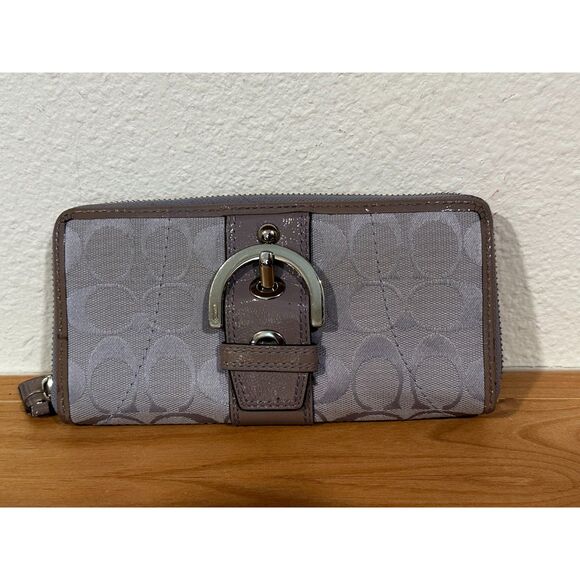 Coach Campbell Signature Buckle Accordion Zip Wallet EUC - Picture 1 of 7